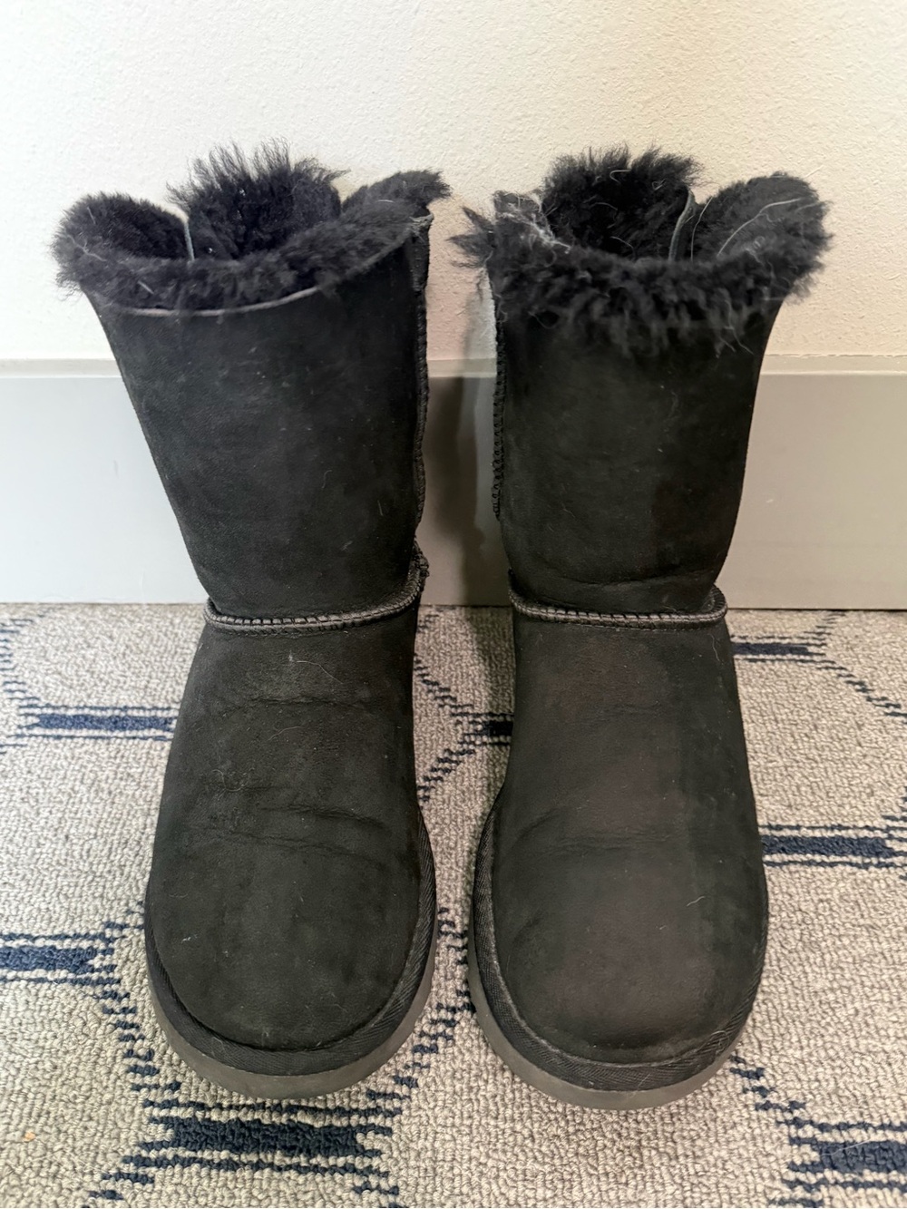 Black Bow UGGS